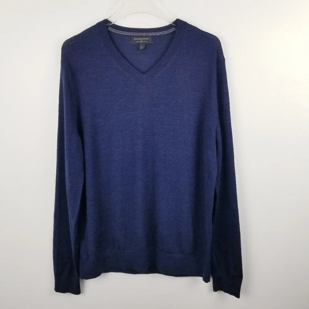 Banana Republic Men's Navy Blue V-neck 100% Merino Wool Lightweight Sweater